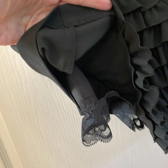 Trina Turk ruffle pencil skirt lace size 4 date night wedding attire - Picture 5 of 5